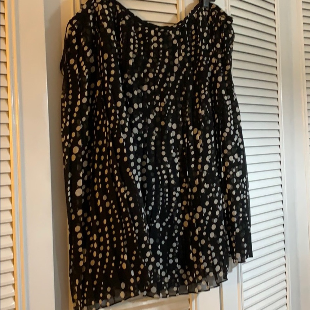 Jones NY black /white dotted skirt with pleats